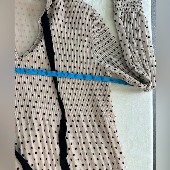 Max Studio Rouched Light Pink Blouse w/Black Dots. Size Medium - Picture 8 of 8